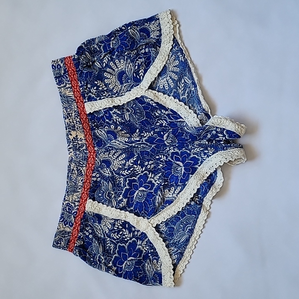 Lace short
